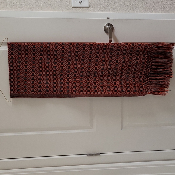 ❄ Orange and Black. Oversize scarf. Snowflake design. - Picture 1 of 6